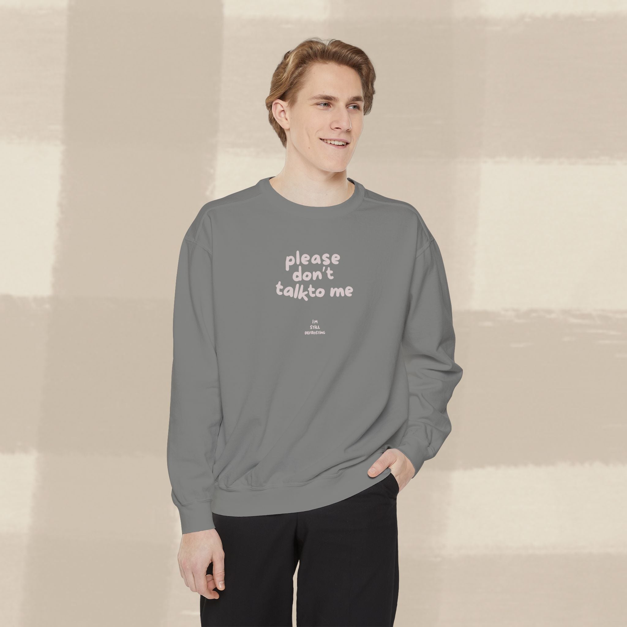 "STILL DEFROSTING"  SWEATSHIRT X PINKY GREY TYPE