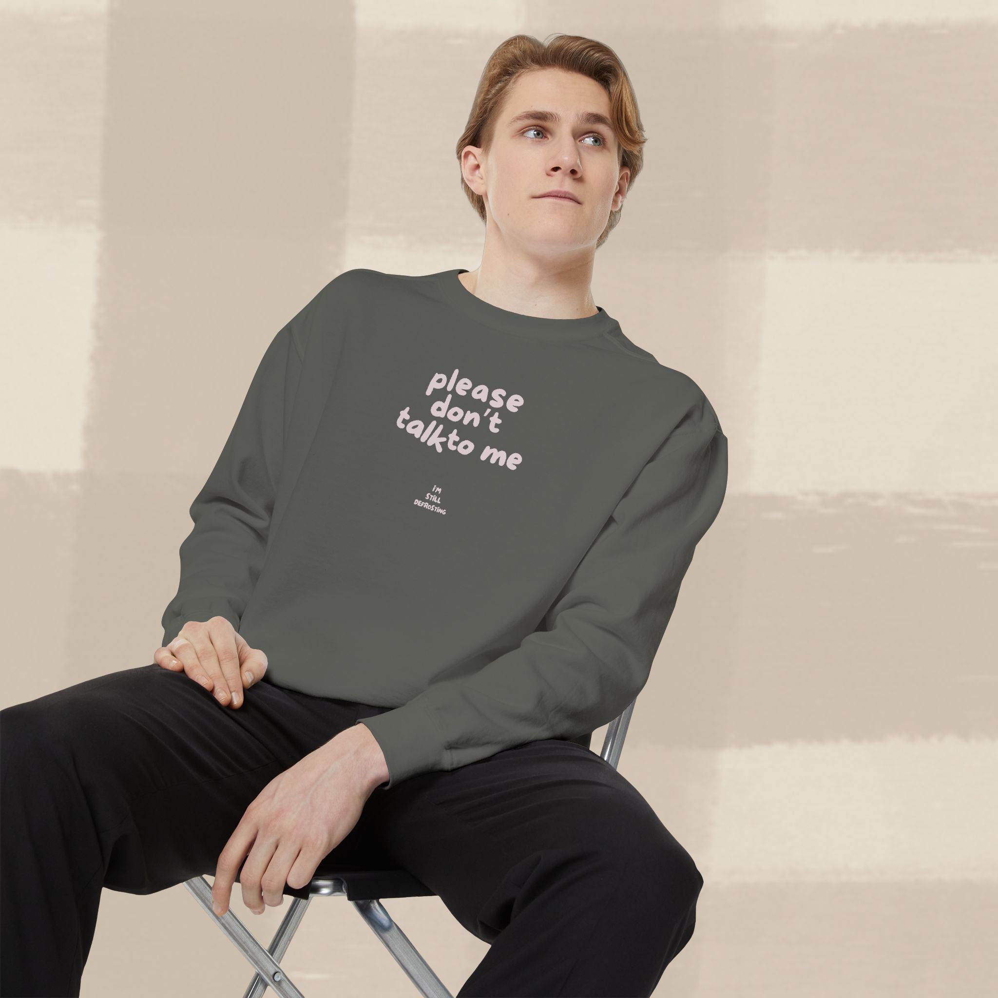 "STILL DEFROSTING"  SWEATSHIRT X PINKY GREY TYPE