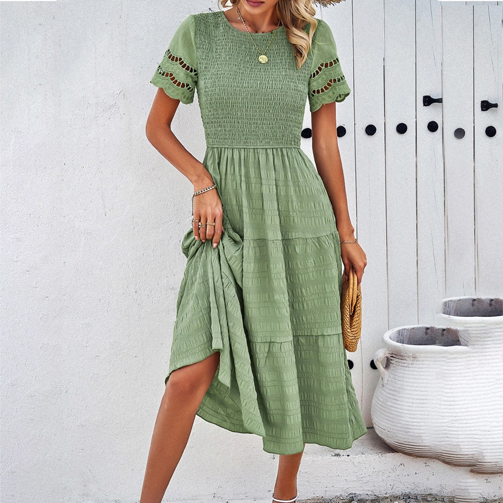Spring and summer solid color temperament with a pleated hollow dress