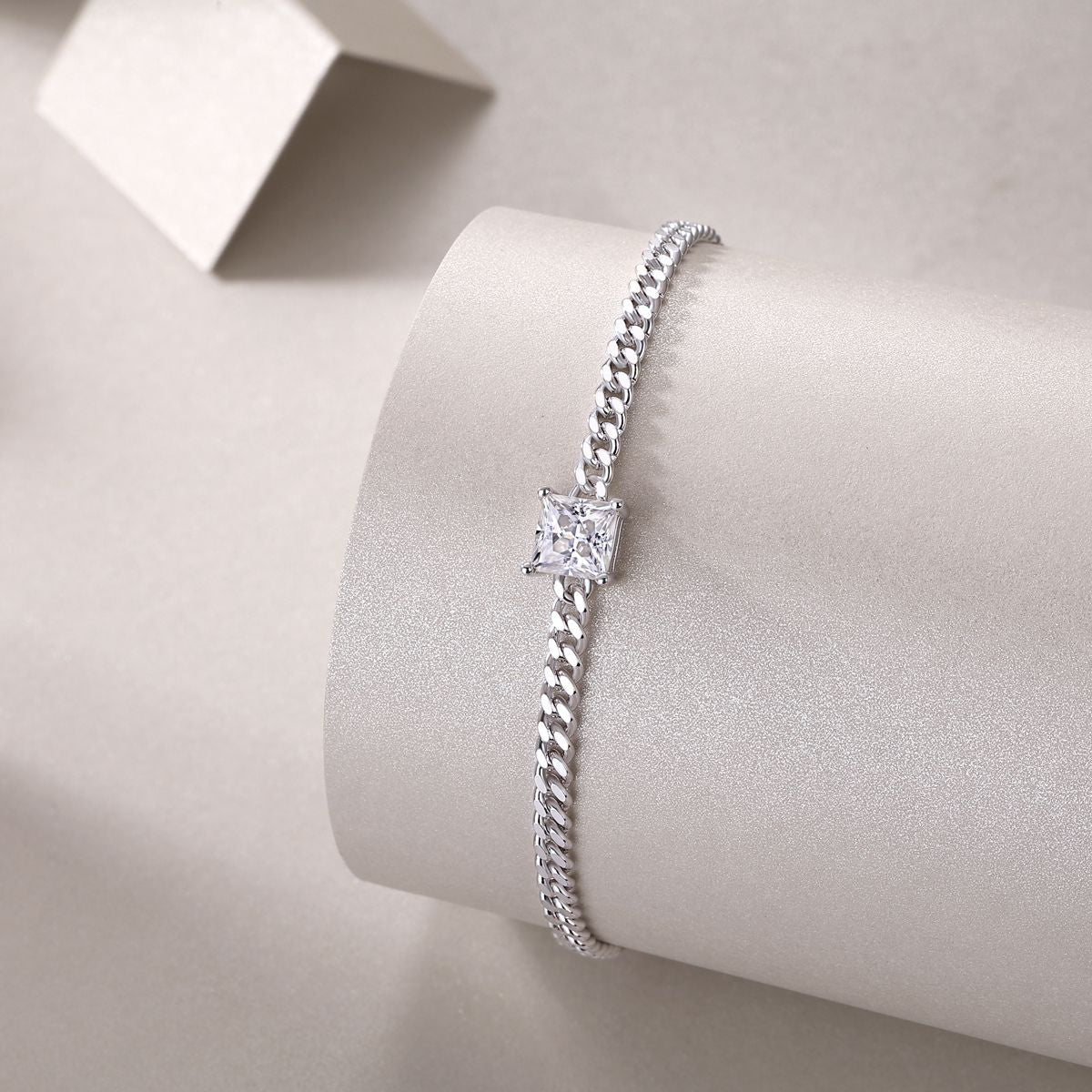 Resolute - A fashionable jewelry bracelet set with Moissanite S925 sterling silver and platinum-plated diamonds, a luxurious silver accessory