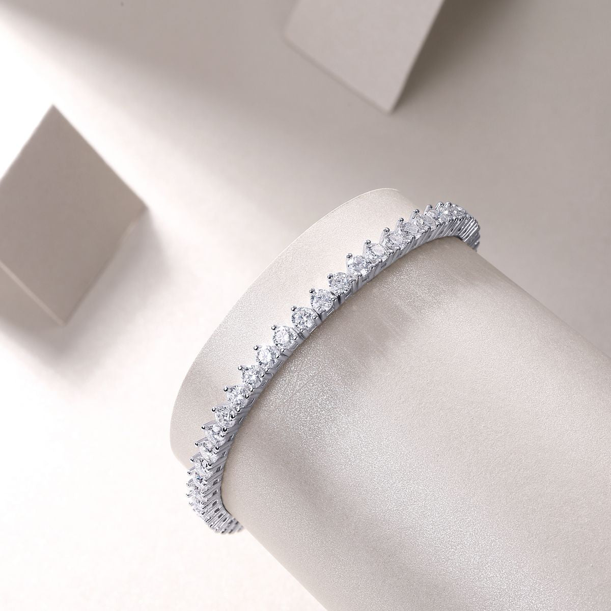 Mark - Set with 0.1-carat Moissan diamonds, S925 sterling silver and platinum-plated diamonds, a fashionable jewelry bracelet, a luxurious silver accessory