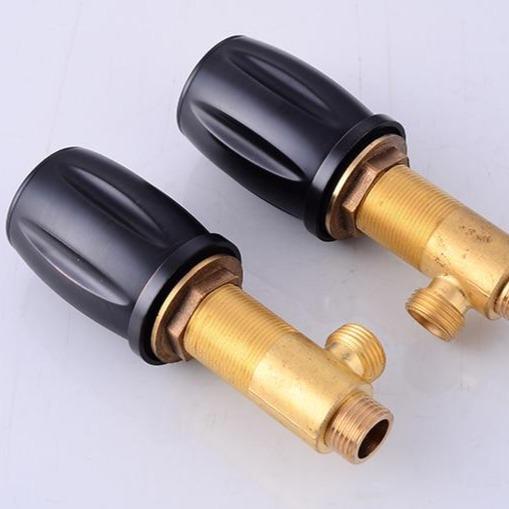 James Three-Hole Dual-Handle Bathroom Faucet